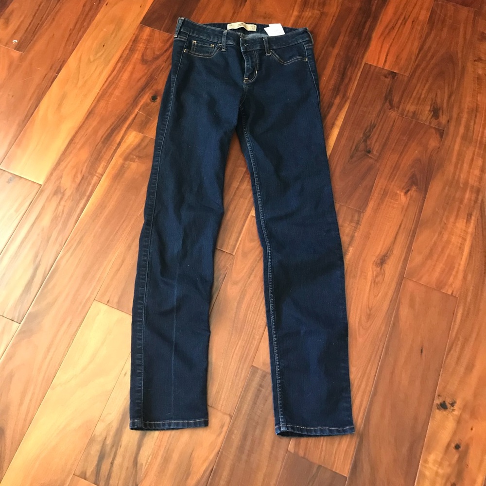 Hollister dark blu skinny’s